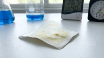 見えない化学反応：なぜ経皮パッチの効果は棚の上で失われるのか