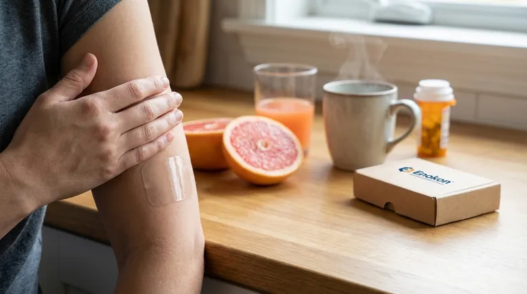 フェンタニルパッチ使用者にはどのような食事上の注意が必要か?主な食物相互作用と安全性のヒント