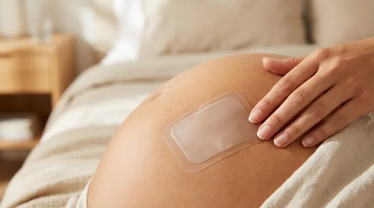 Qual é o papel dos adesivos de estrogénio na terapia hormonal feminizante?Principais benefícios e utilização explicados