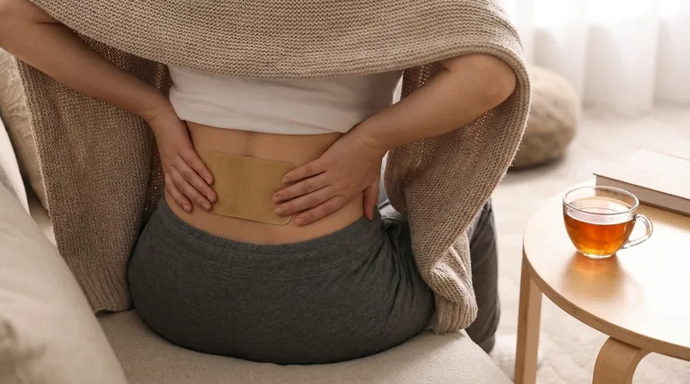 ヒートパッチは関節炎による背中の痛みに有効か?関節のこわばりに効果的な温熱パッチを発見