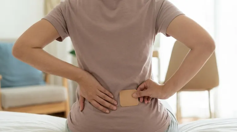 Come si usano i cerotti oppioidi per il mal di schiena? Spiegazioni su un antidolorifico sicuro ed efficace